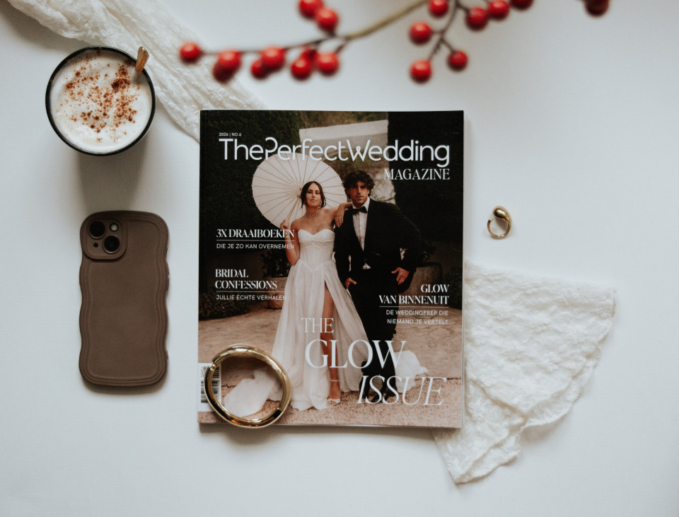 de omslag van het decembernummer van het trouwmagazine