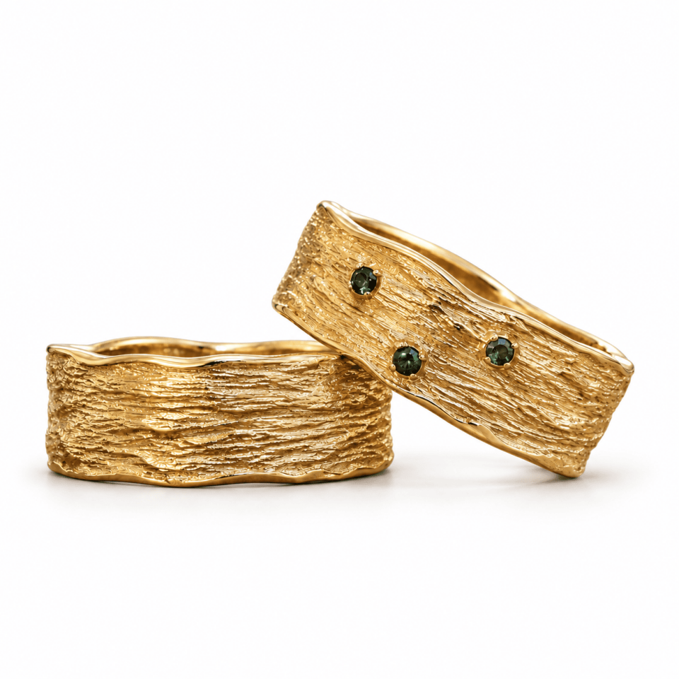 Rustieke gouden ringen met groene edelstenen