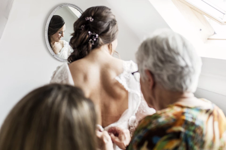 Trouwfoto's van aankleden