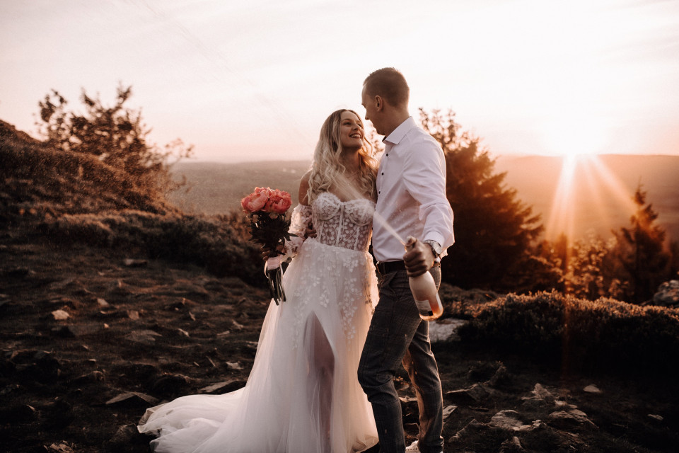 Trouwjurk van LÉNAIA Bridal - Online Braut Boutique overzicht