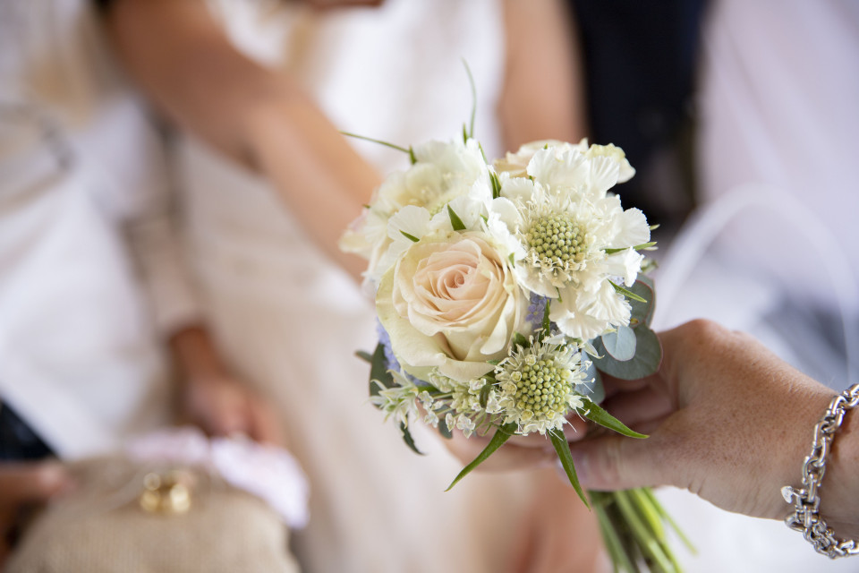 Flower Girl Guide: Duties, Age, and What She Carries