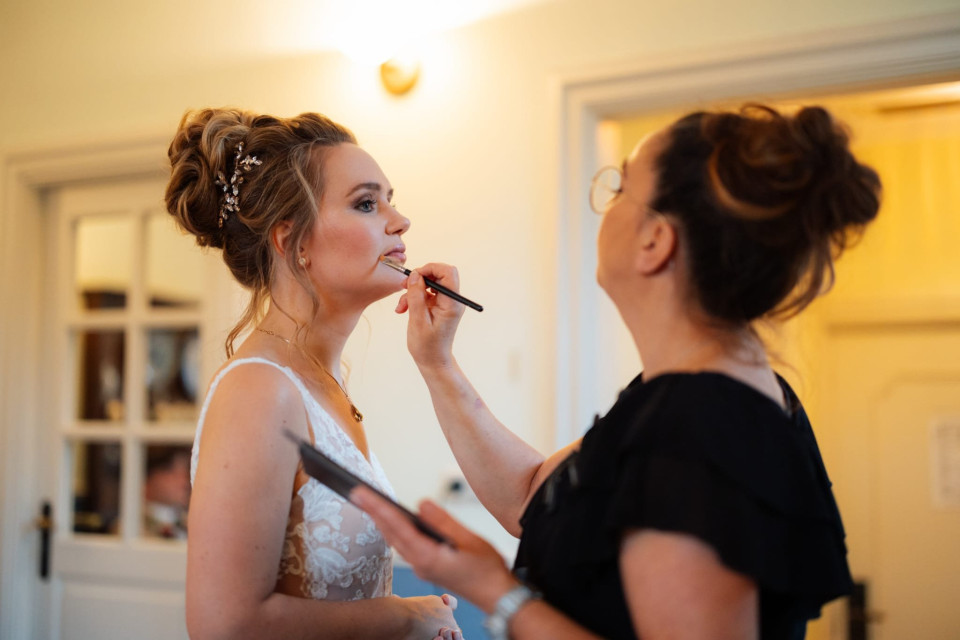 Bruidsmake-up laten doen bij Angelique de Graaf Hair &amp; Make-up