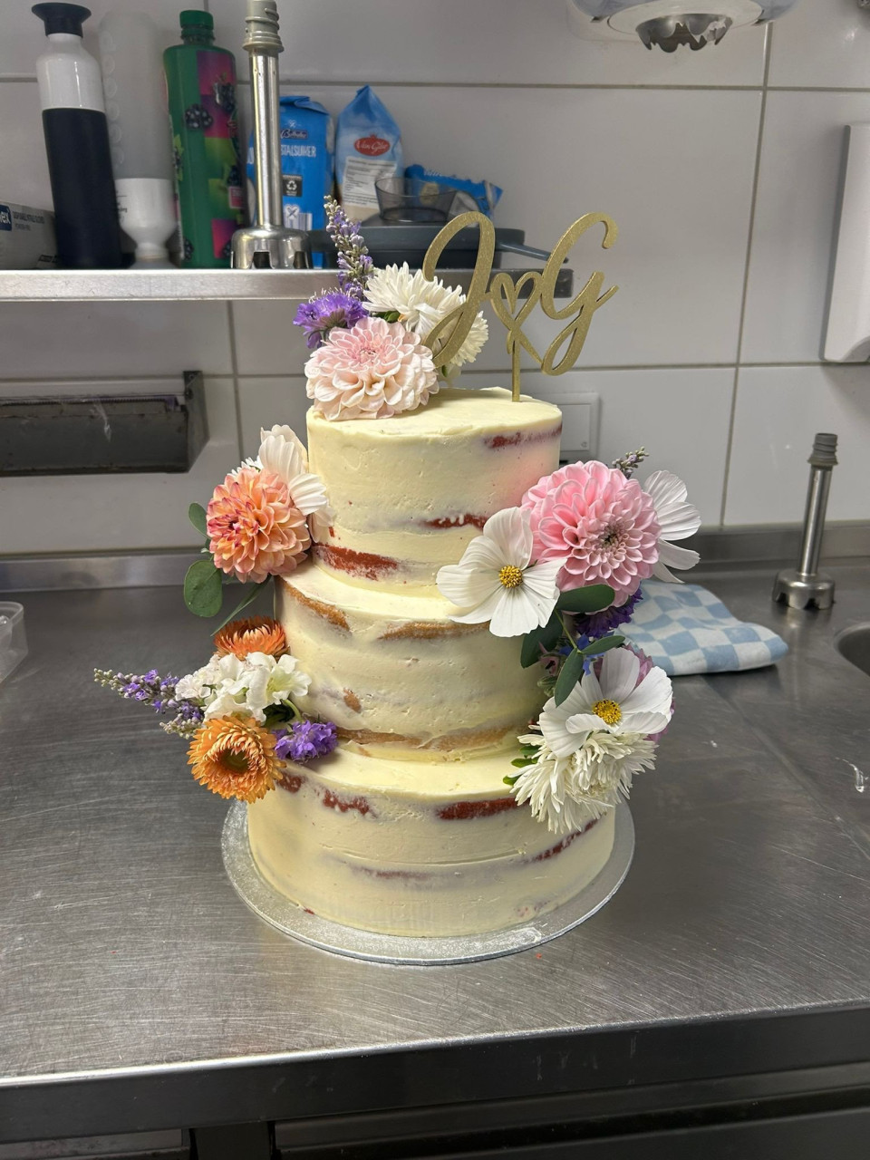 Bruidstaart van T Bakkertje van Skil impressie 4