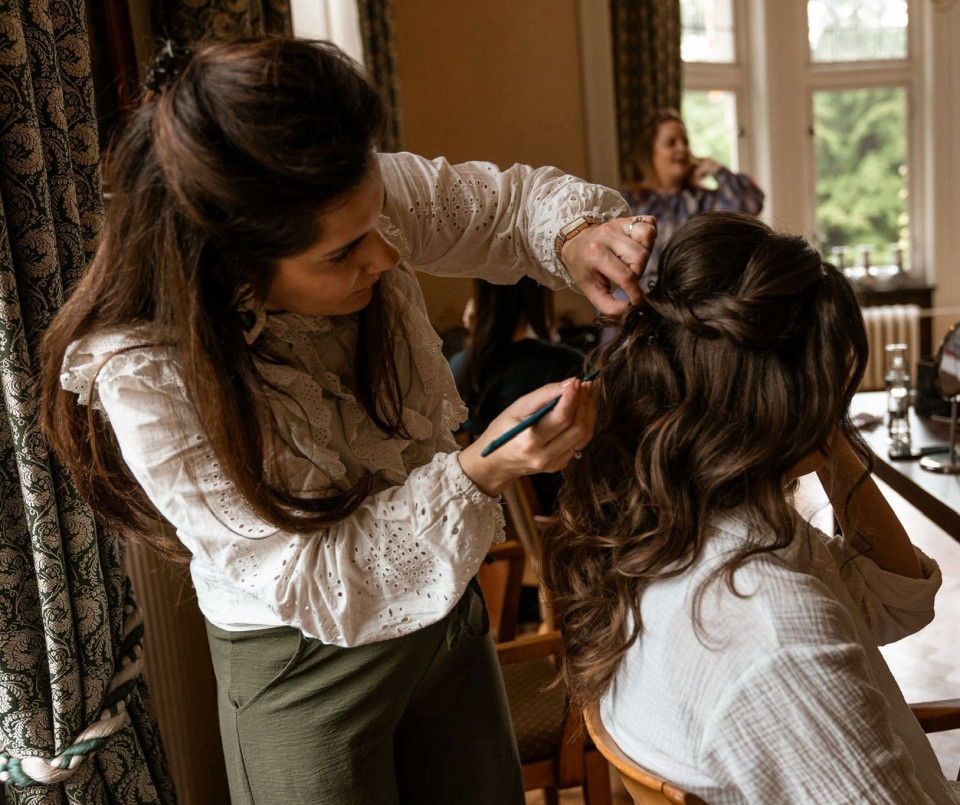 Bruidskapsel door Bruidsstyliste Merel impressie 