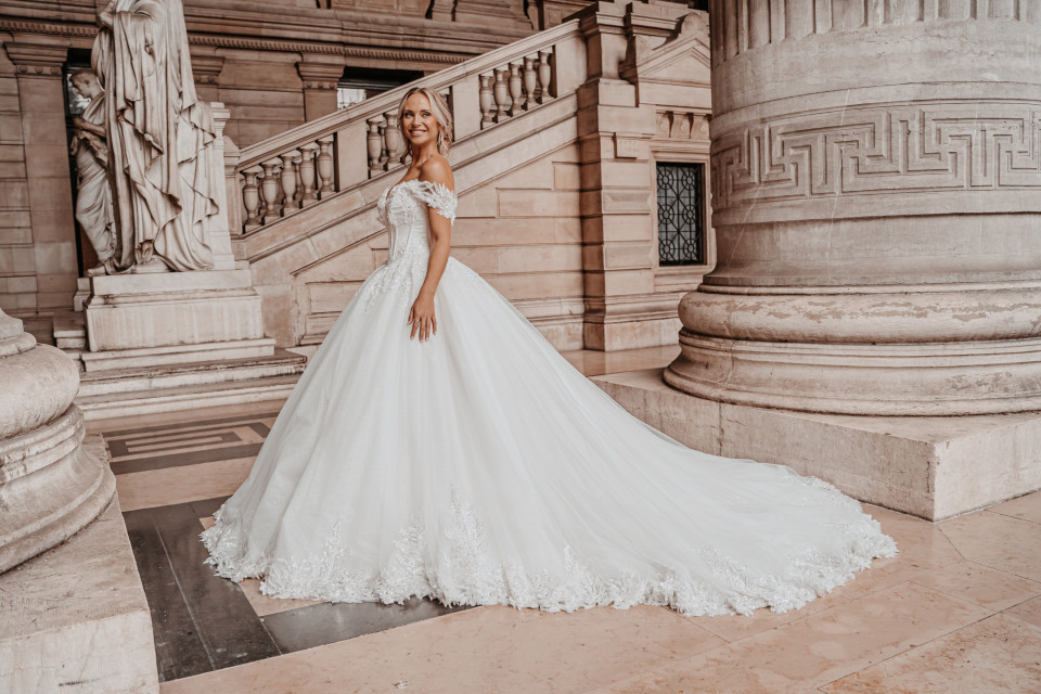 Trouwjurk van ALBERTO AXU Couture impressie 2