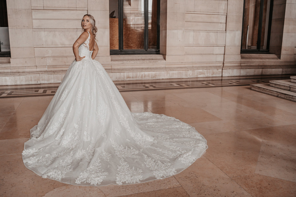 Trouwjurk van ALBERTO AXU Couture impressie 