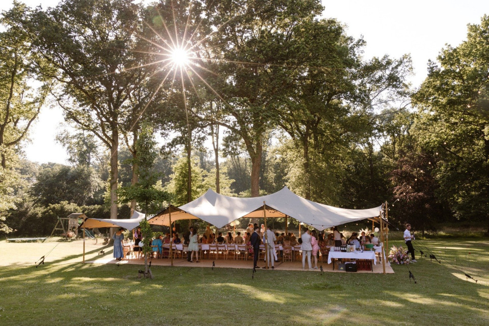 Verhuurartikelen van Bruilofttent Huren impressie 4