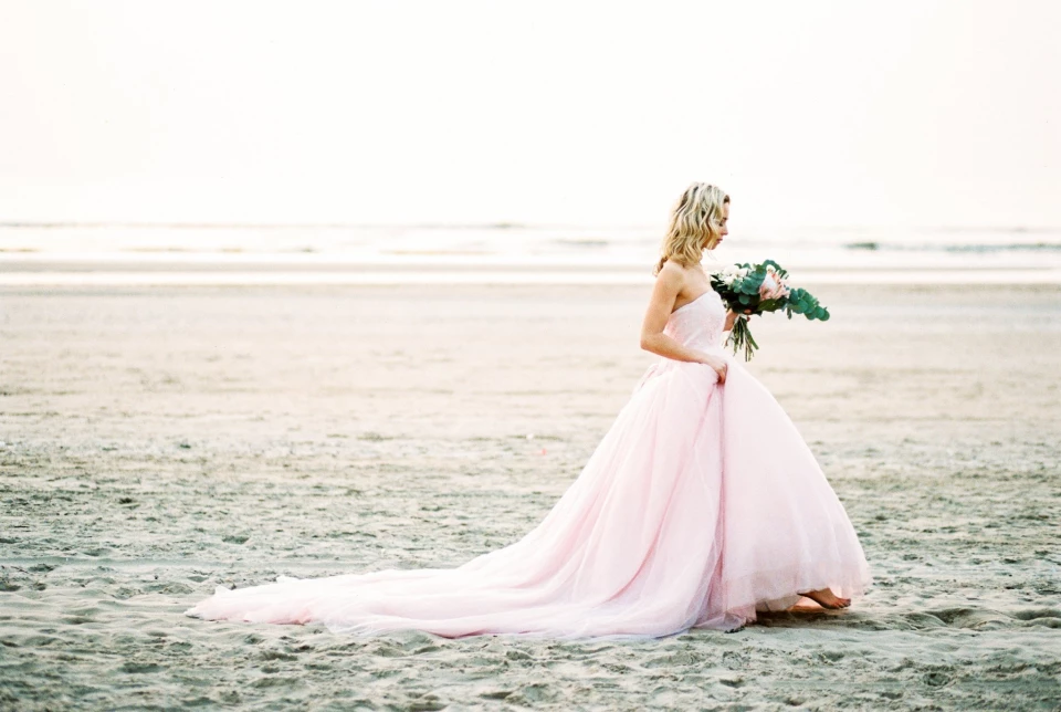 Een roze trouwjurk | Voor de échte prinsessen onder de bruiden