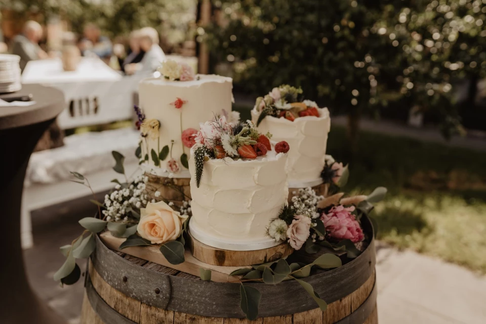 Hochzeitstorte mit Erdbeeren | Die besten Ideen und Rezept zum Selbermachen
