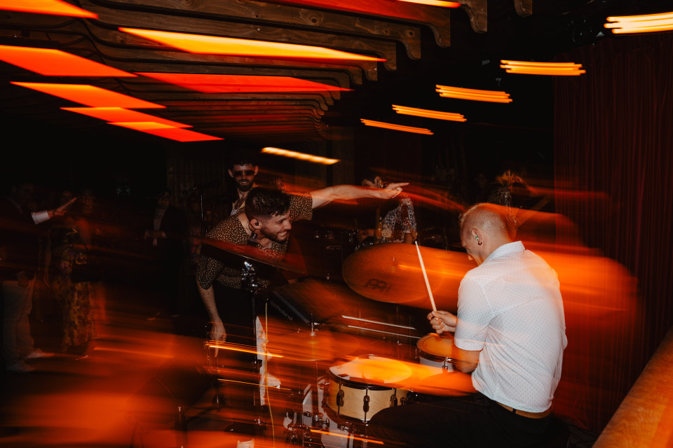 Muziek van Benga Party Band details