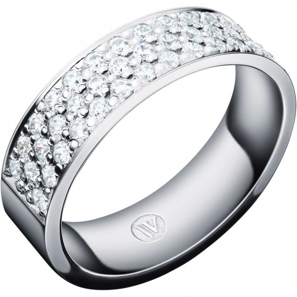 een diamanten trouwring met een witgouden band