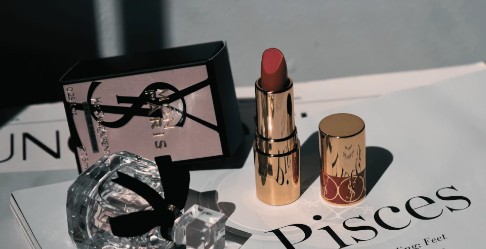 Lippenstift Trendfarben 2024 - Diese Farben und viralen Looks sind der Hit für deine Hochzeit!