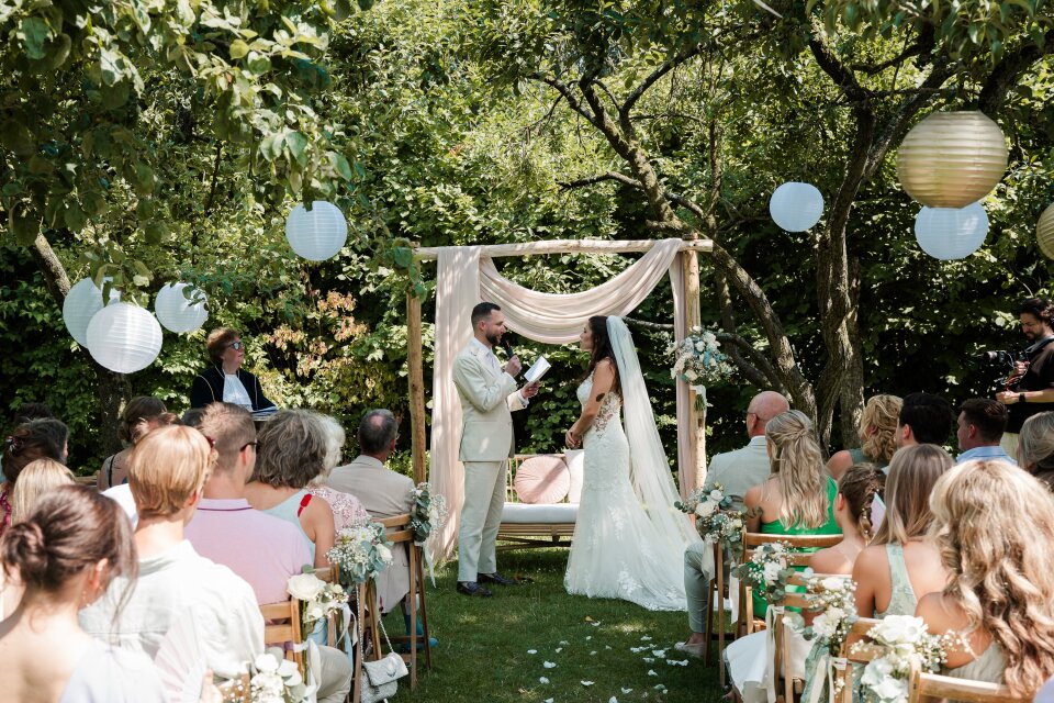 Orchard romance vol witte lampionnen