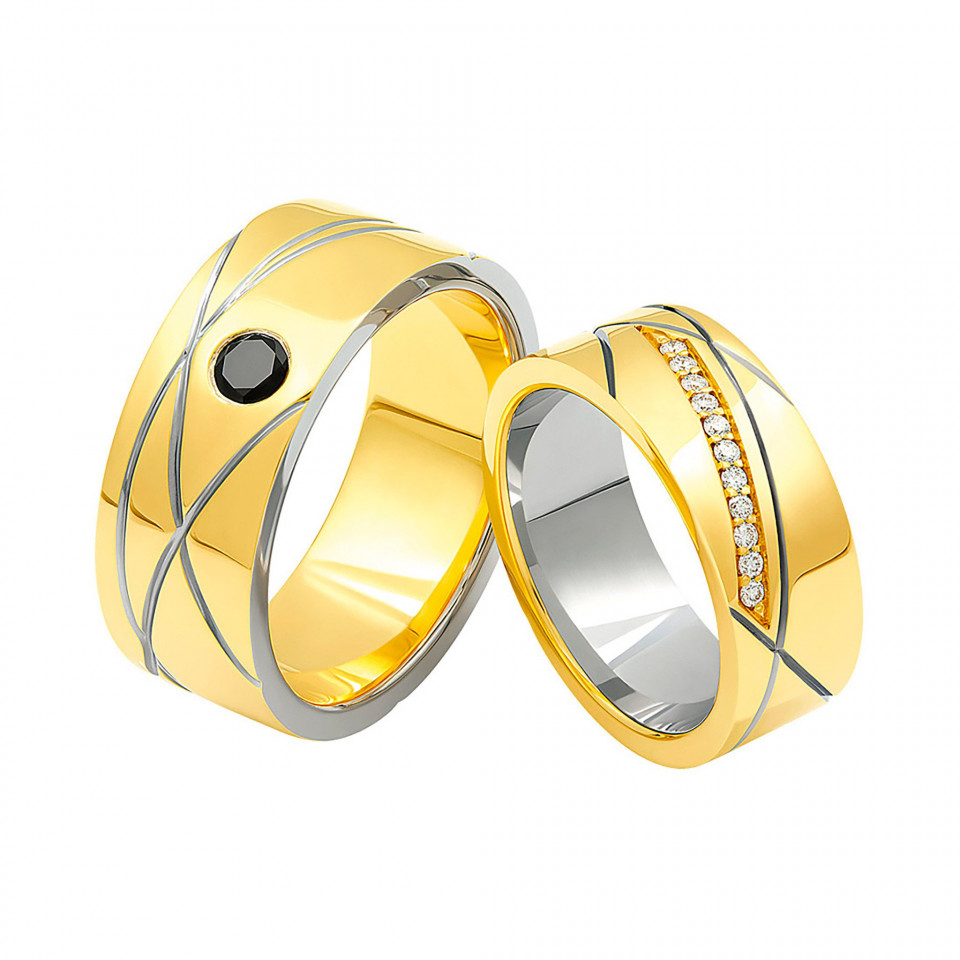 twee gele gouden trouwringen met zwarte diamanten