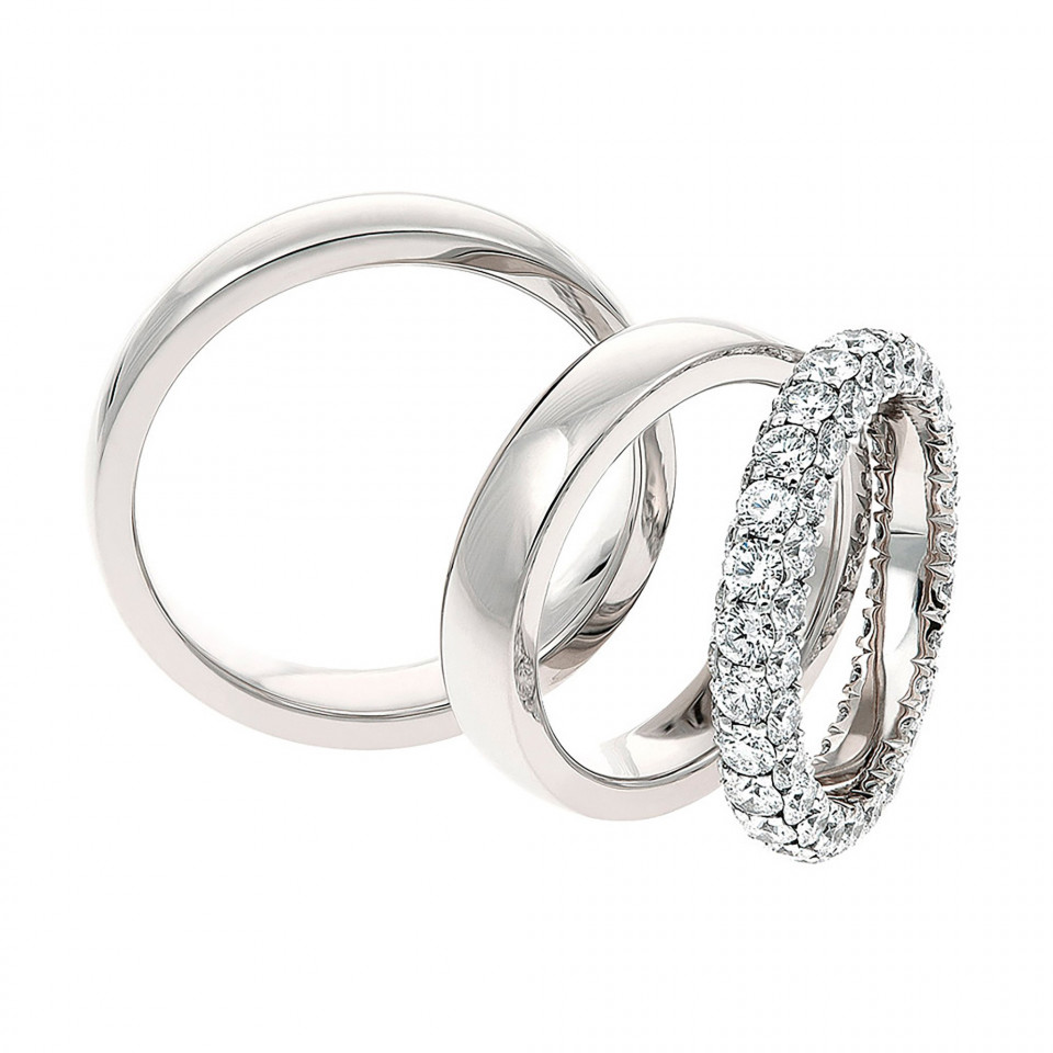 drie trouwringen met diamanten in witgoud