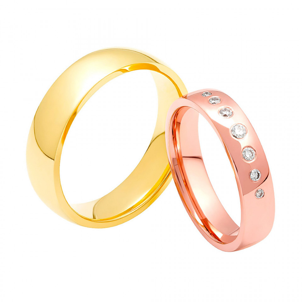 twee gouden en roségouden trouwringen met diamanten
