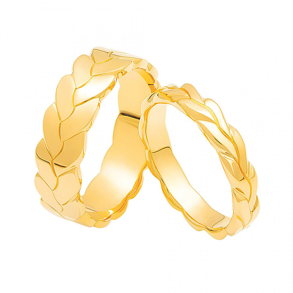 twee gele gouden trouwringen met gevlochten ontwerpen