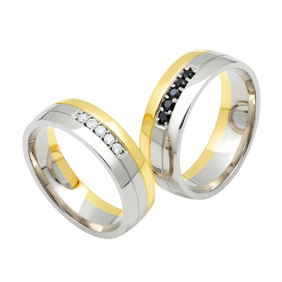 twee trouwringen met zwart en witte diamanten