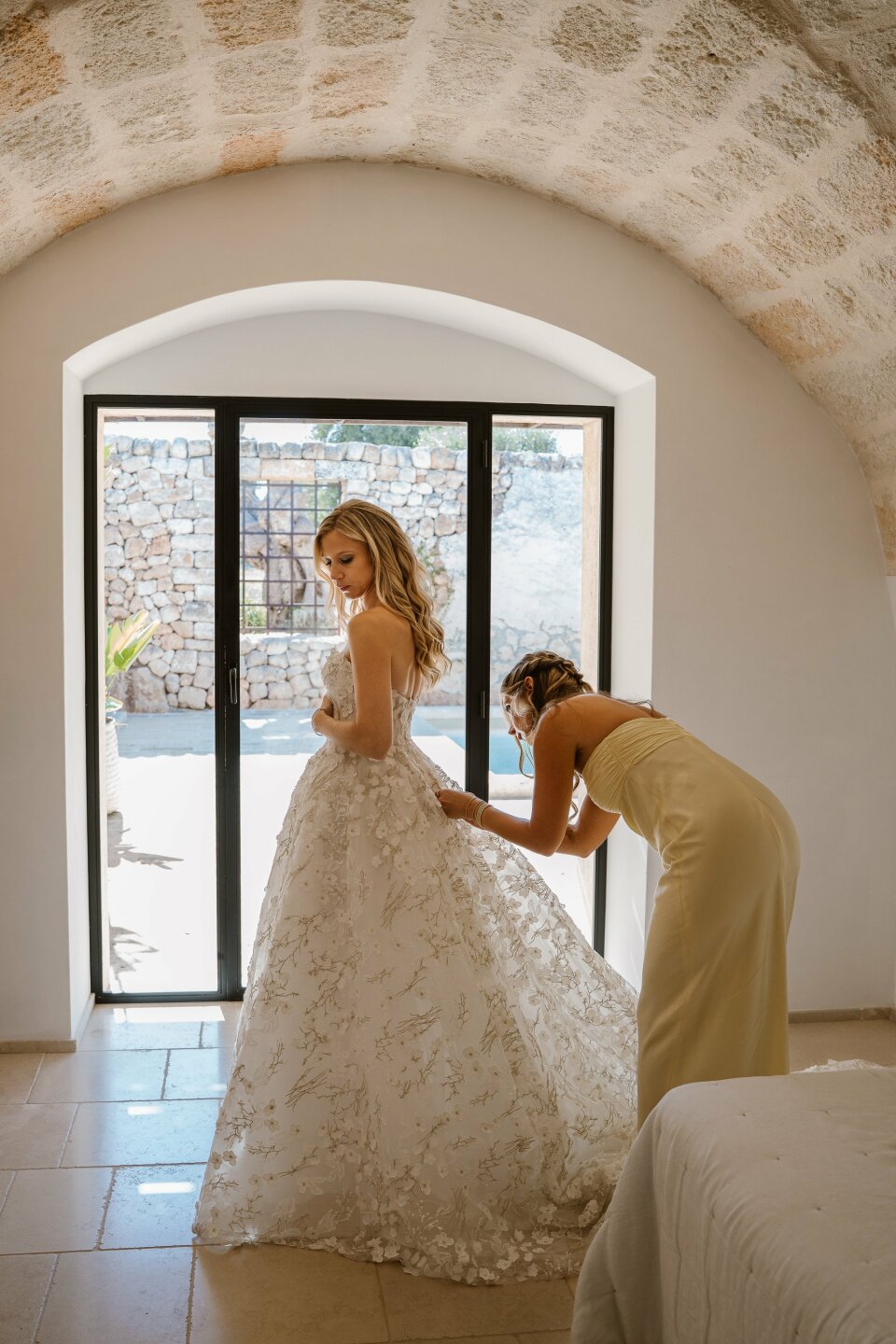 Can You Buy a Wedding Dress Online? Pros, Cons, and How to Get It Right