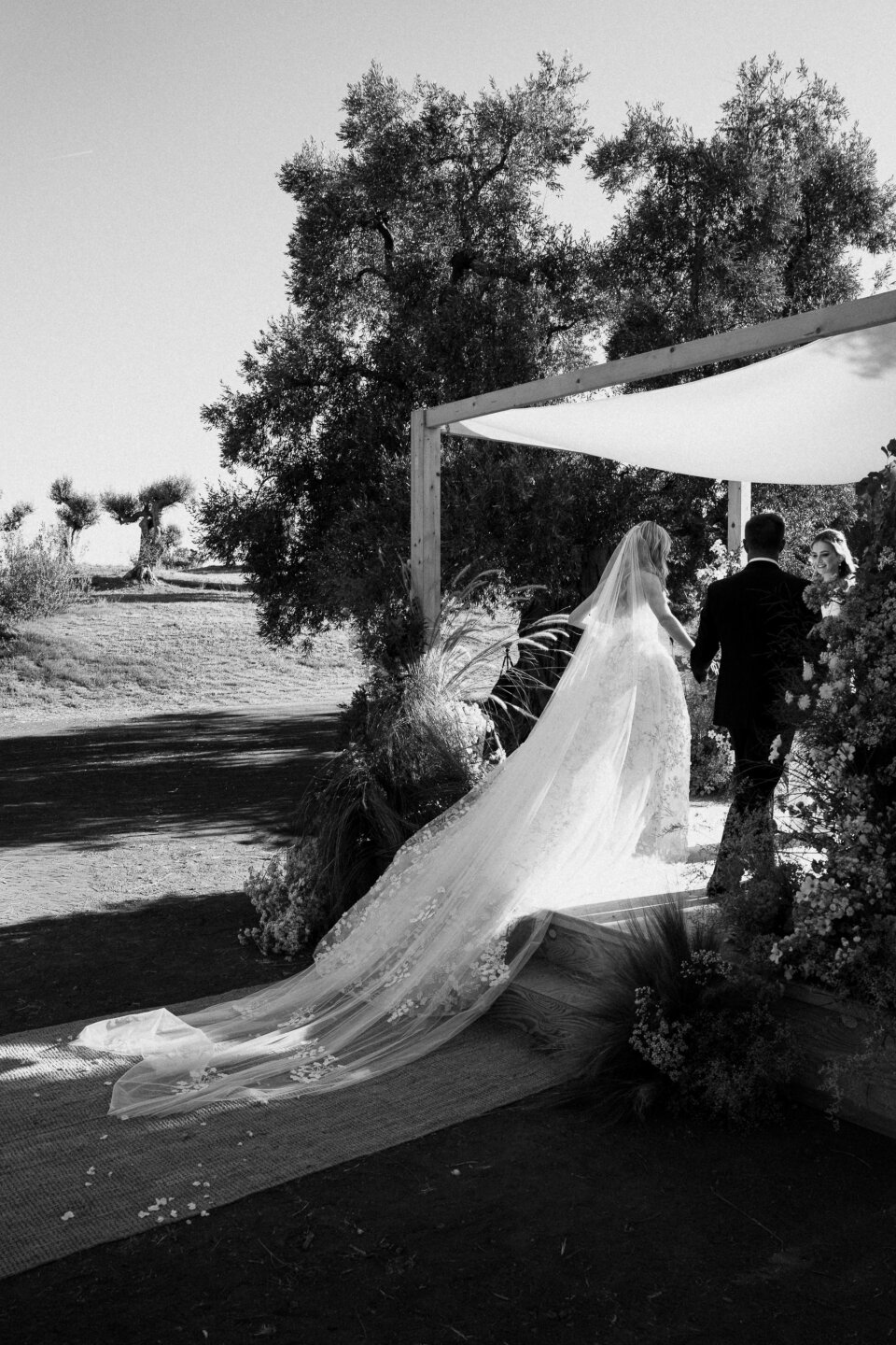 Film vs. Digital Wedding Photography: Which Is Right for Your Wedding?