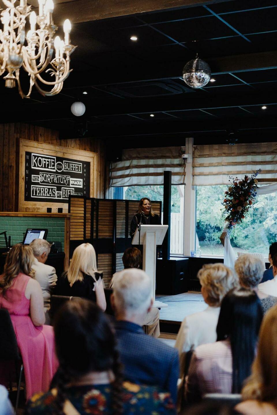 Trouwambtenaar Ca-ring Wedding Ceremonies impressie 4