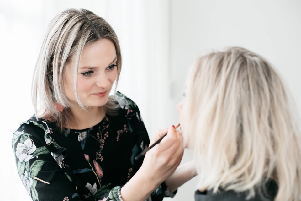 Proefmake-up voor de bruid