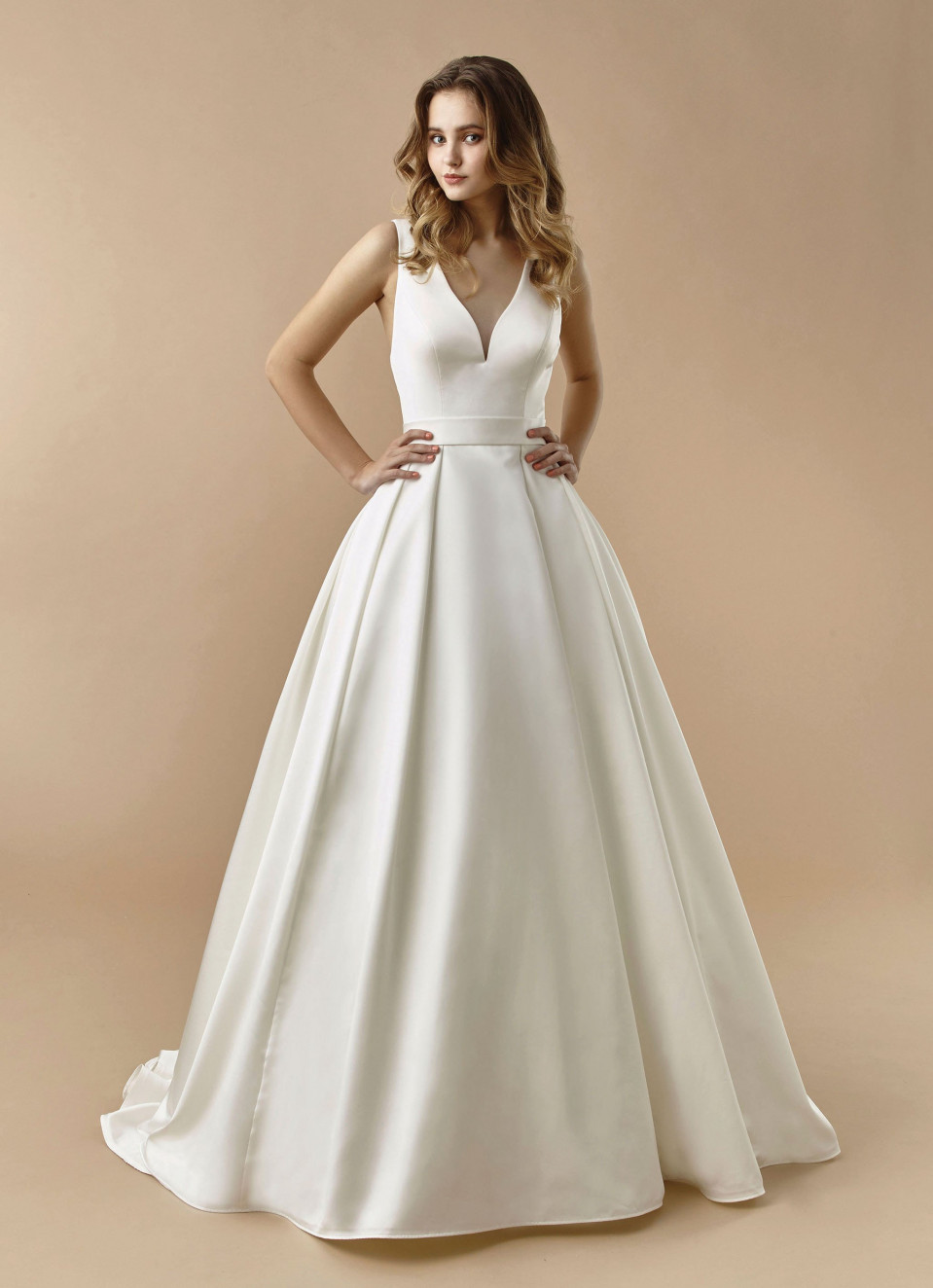 de witte trouwjurk is een prachtige, elegante japon