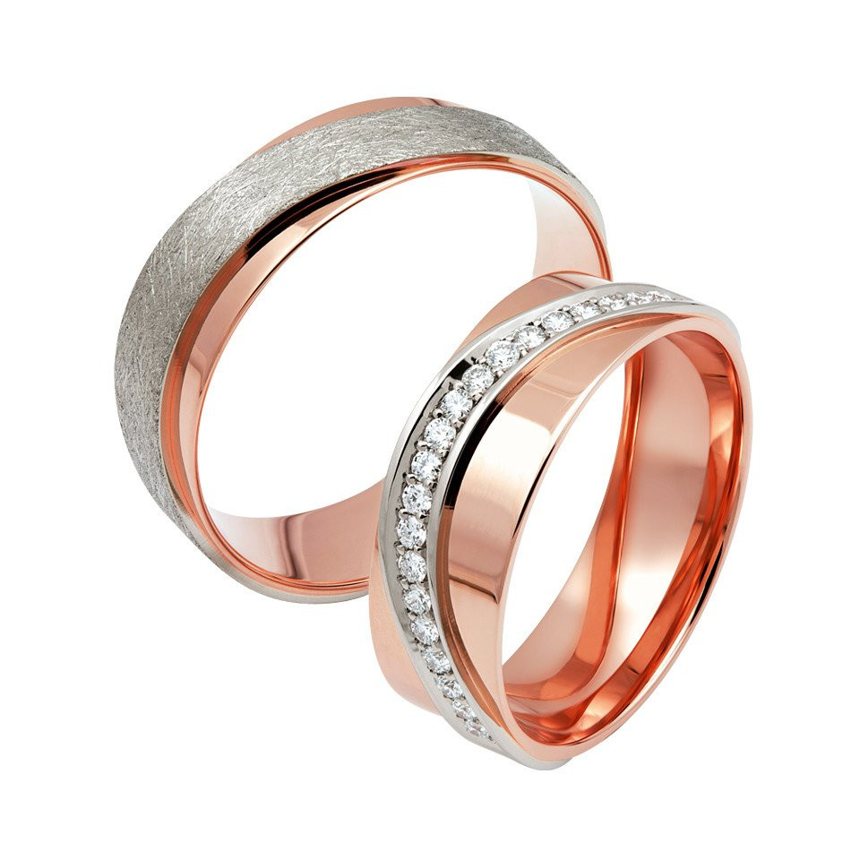 twee trouwringen met diamanten in roségoud