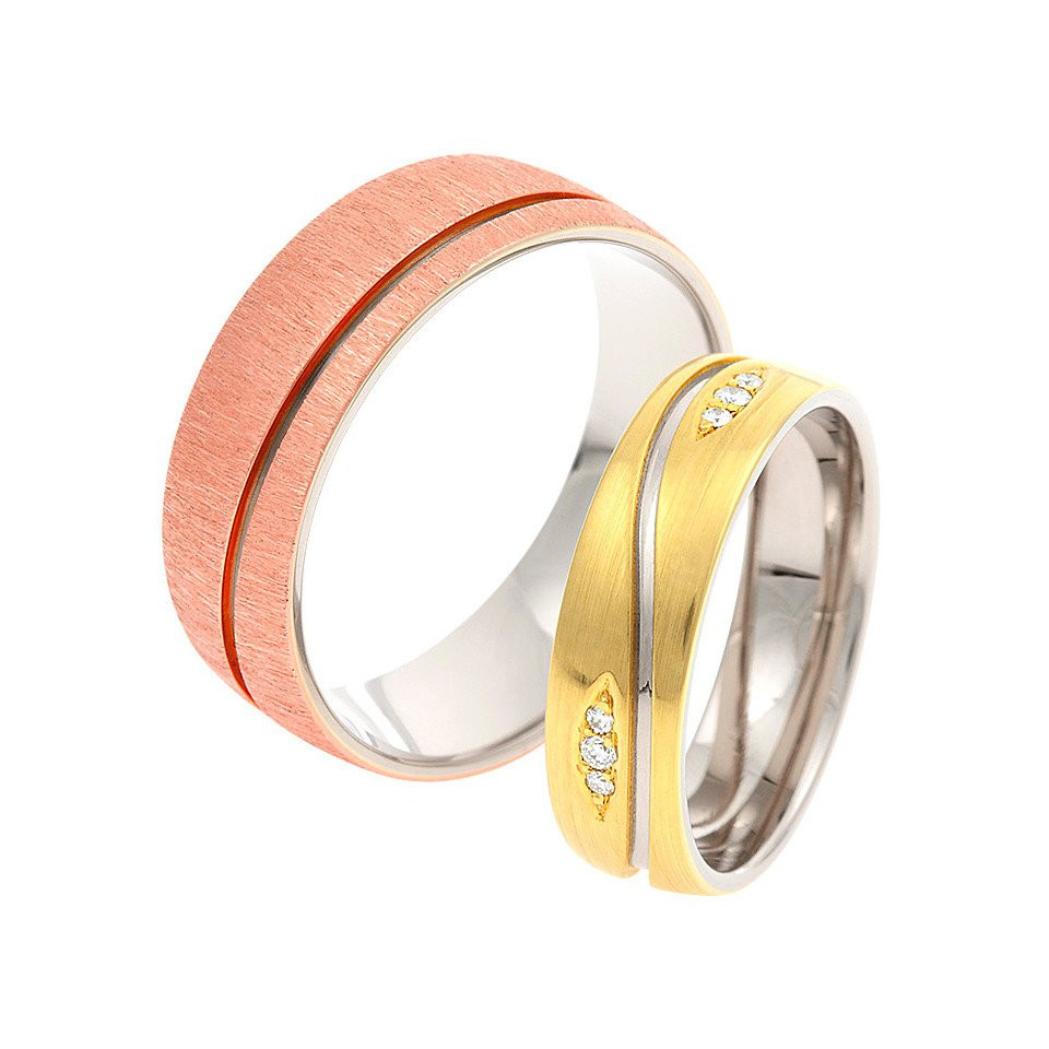 twee trouwringen met gouden en zilveren banden