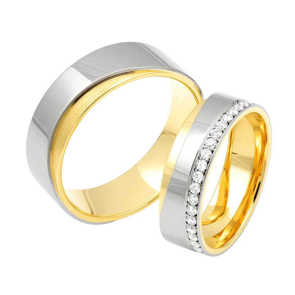 twee trouwringen met diamanten in geel en wit goud