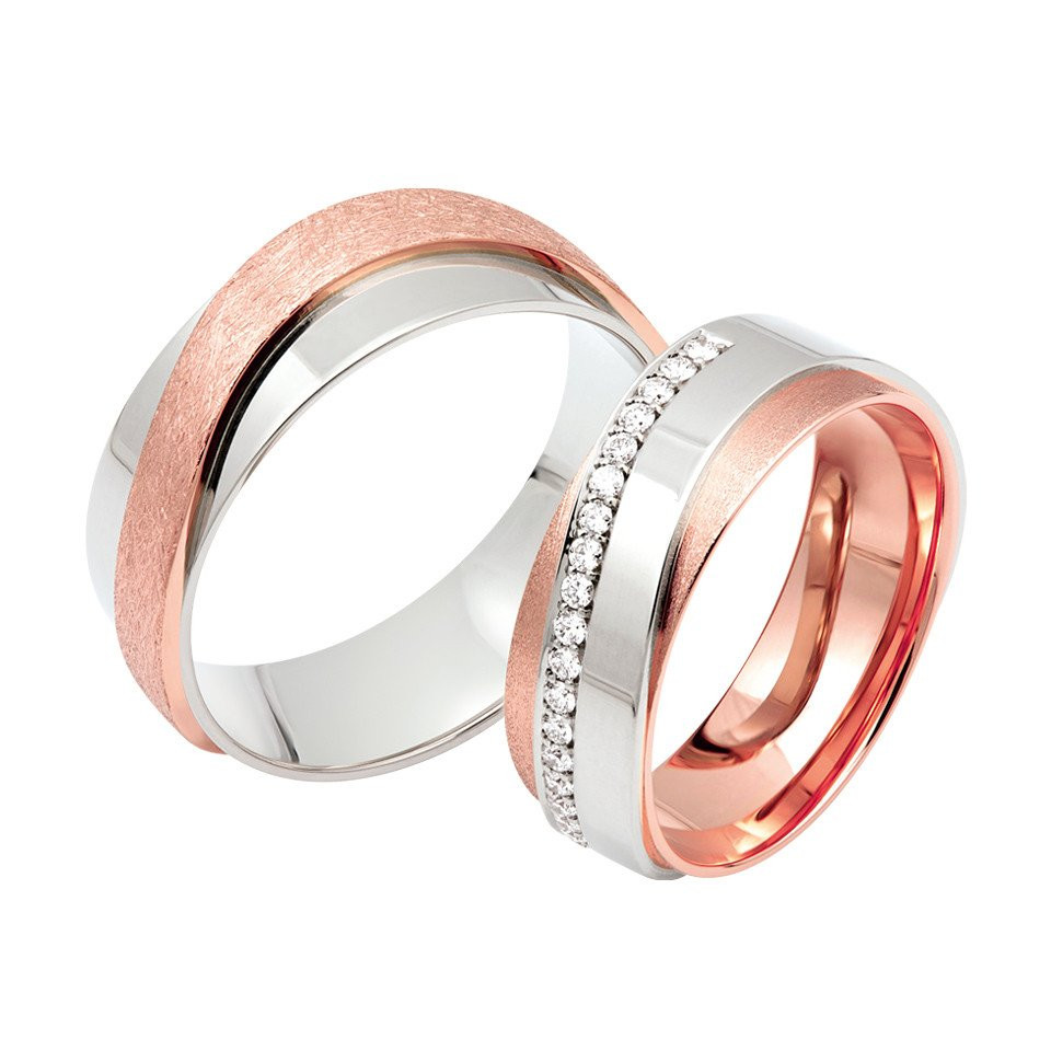 twee trouwringen met wit goud en roségoud