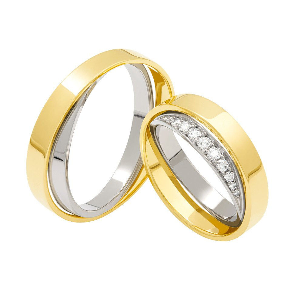 twee trouwringen van geel goud met diamanten