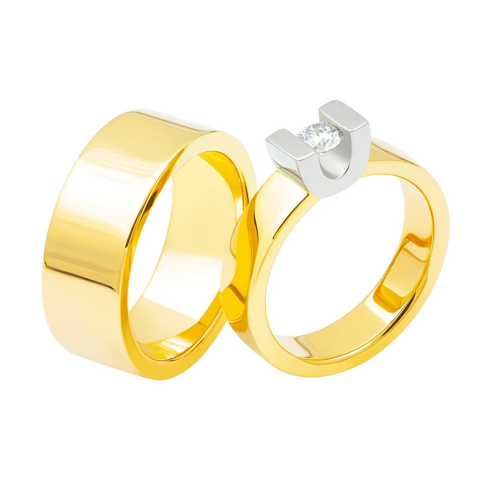 twee trouwringen van geel goud met diamant