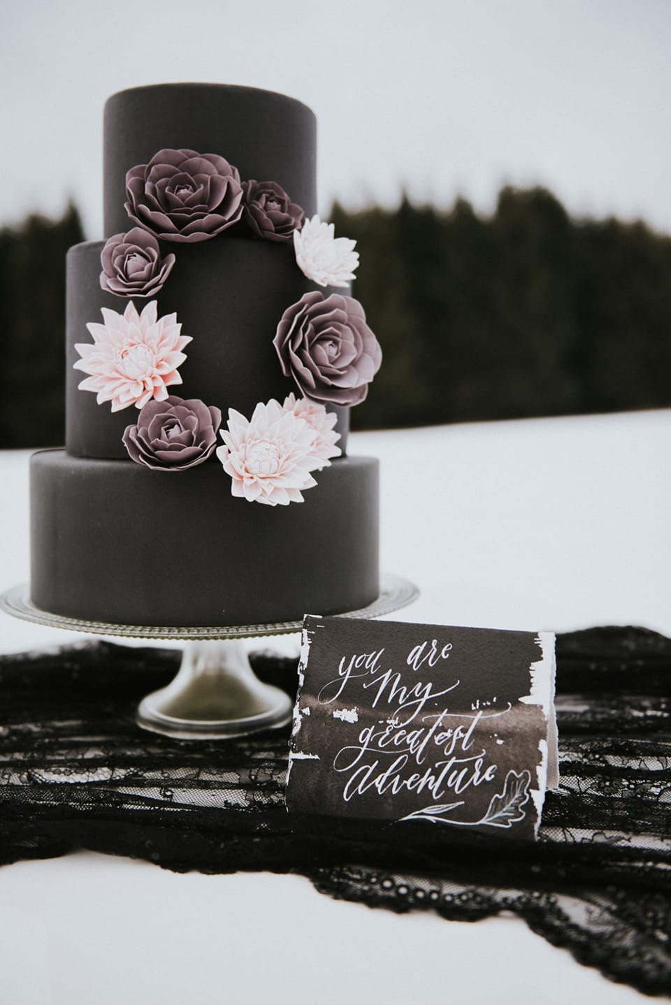 zwart-witte bruiloftstaart