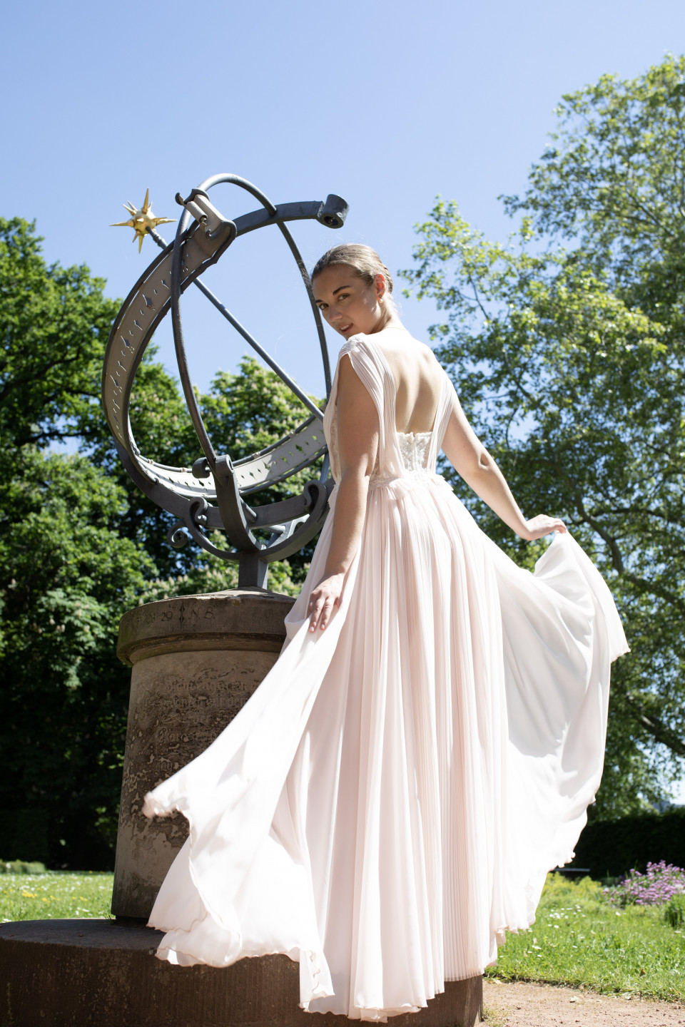 Trouwjurk van Atelier und Boutique Silhouette overzicht