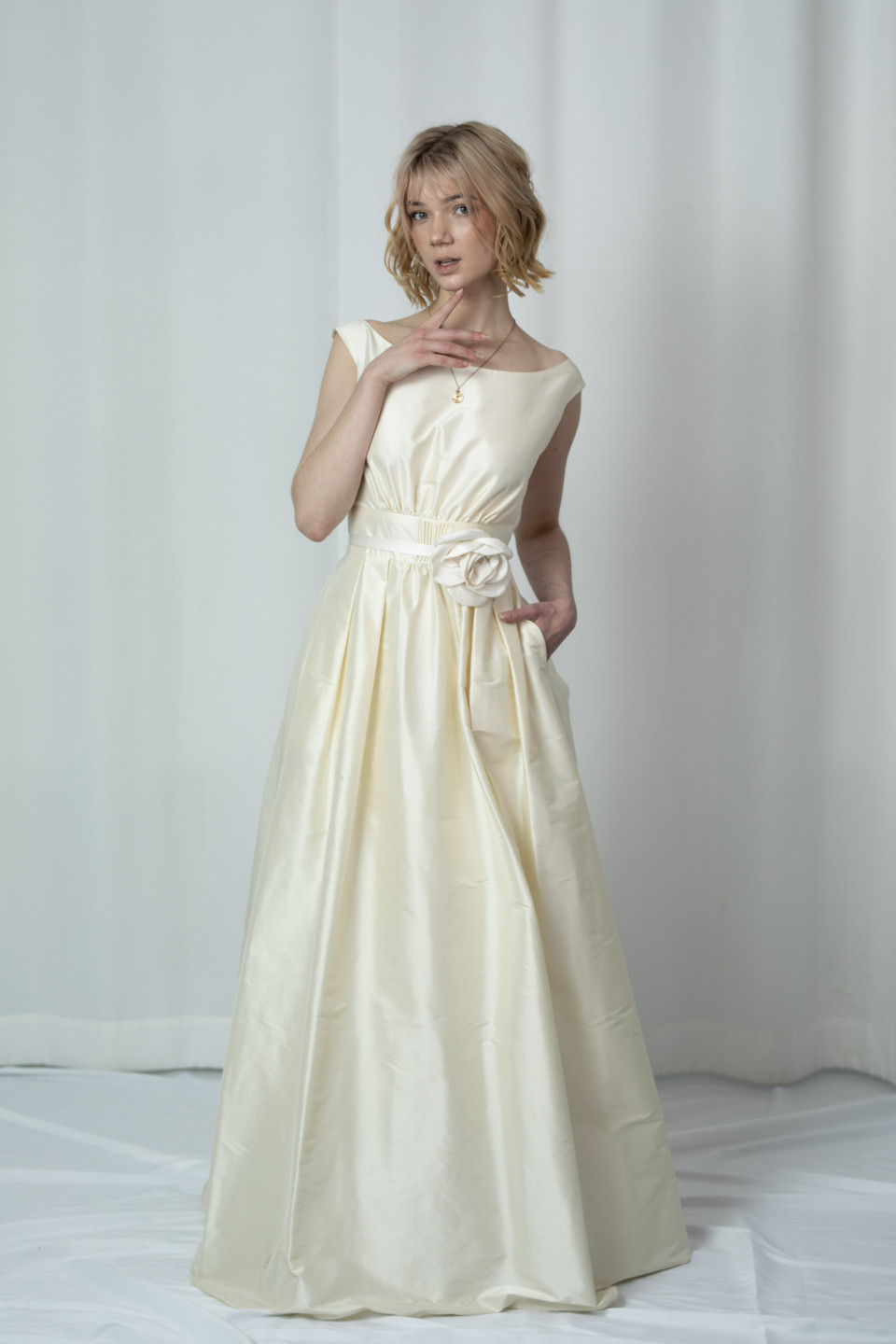 Trouwjurk van Atelier und Boutique Silhouette impressie 4