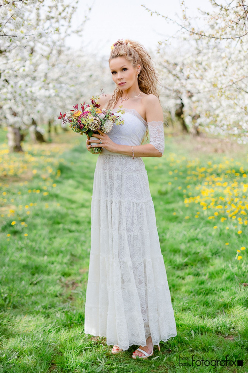 Trouwjurk van Atelier und Boutique Silhouette impressie 2