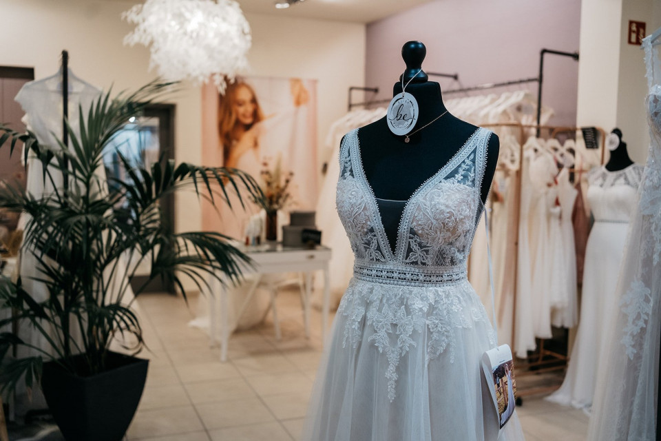 Trouwjurk van bride essentials impressie 3