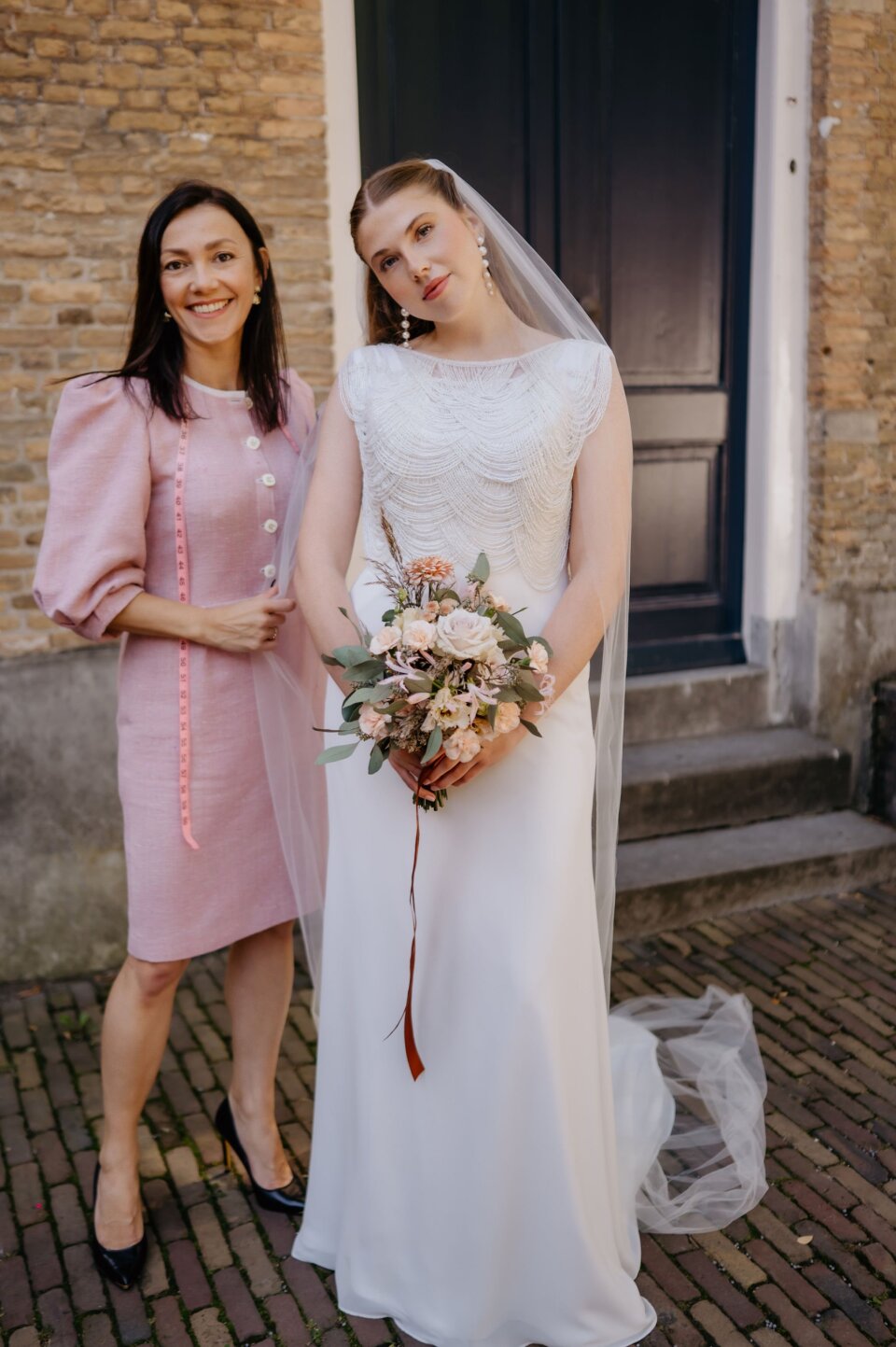 Moderne trouwjurk met bijzonder bovenstuk