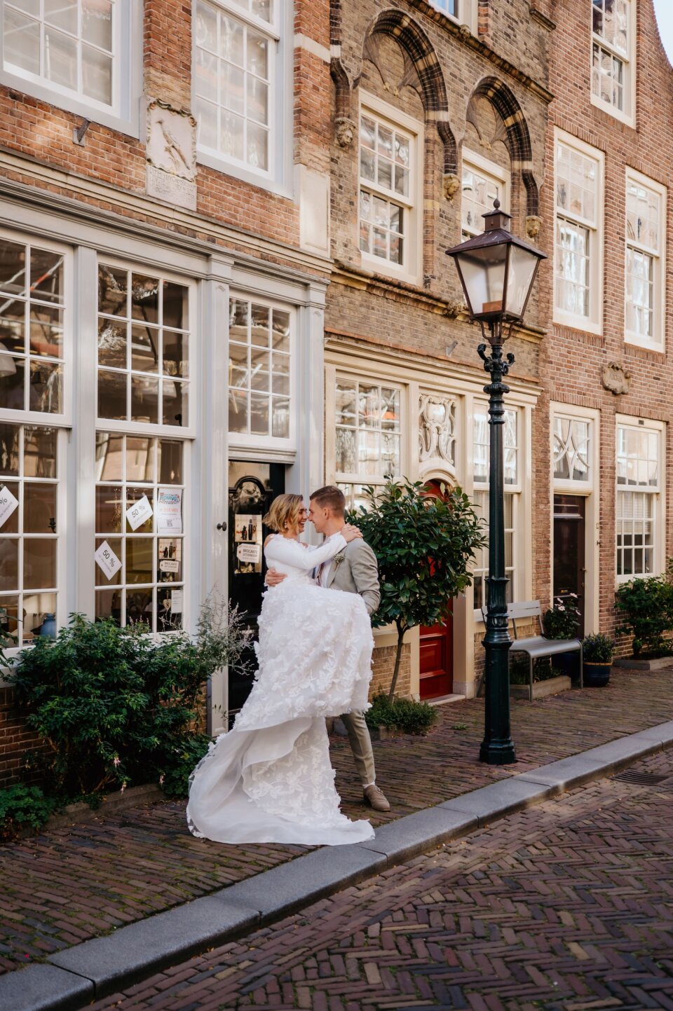 Romantische trouwjurk met bloemen