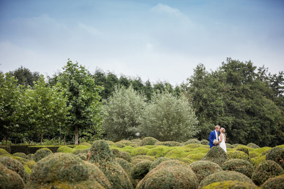 trouwfotograaf in de tuin