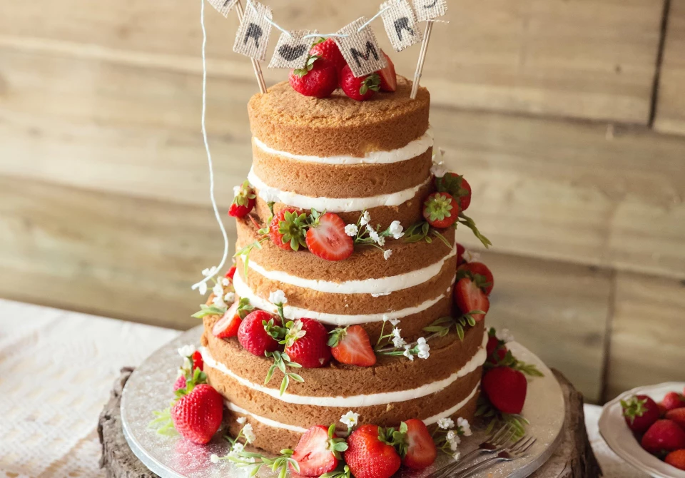 Hot: de naked wedding cake