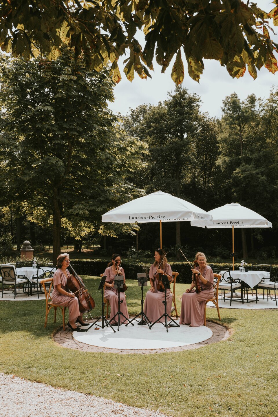 Wedding Reception Music Timeline: Energy Phases from Cocktail Hour to Last Dance