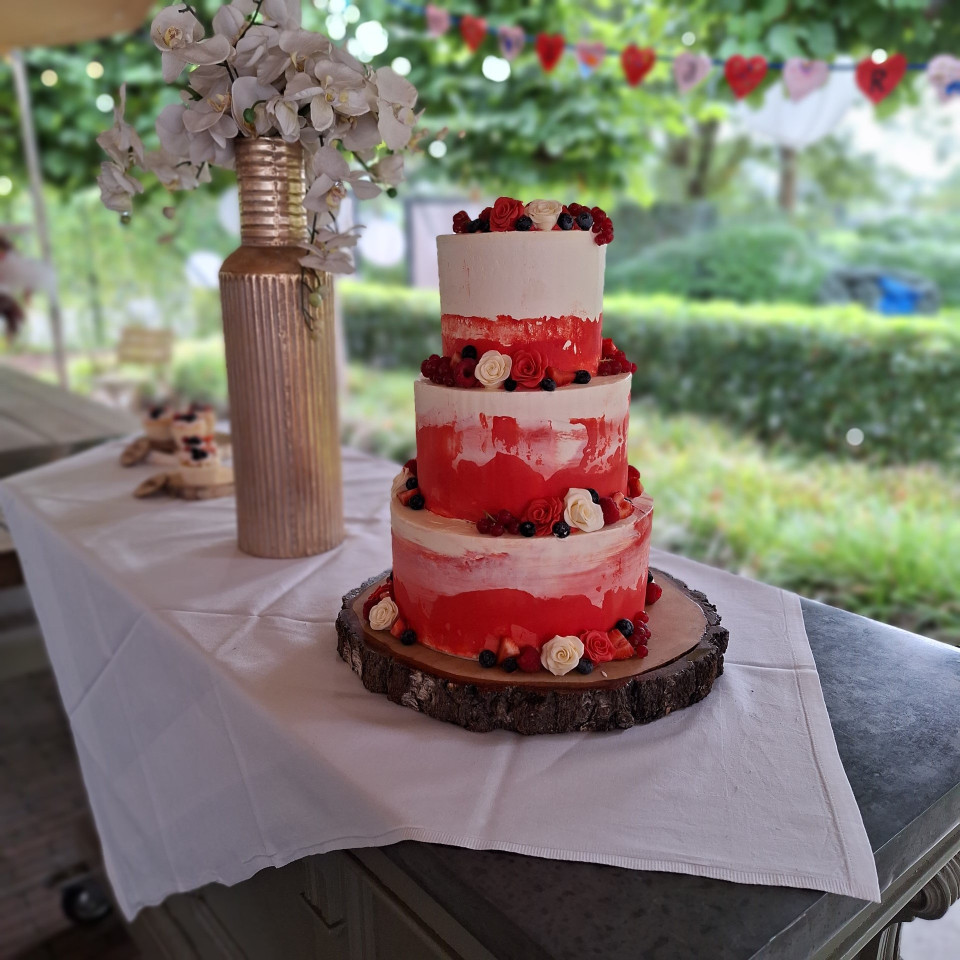 Bruidstaart van Georgie&#039;s Cakes impressie 3