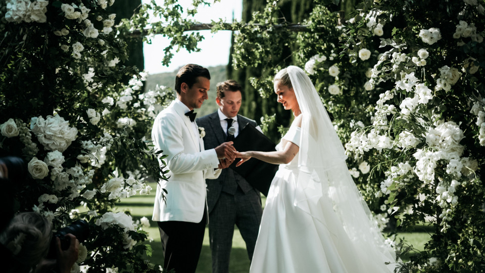 Vintage Wedding Rings: Eras, Tips & Where to Buy