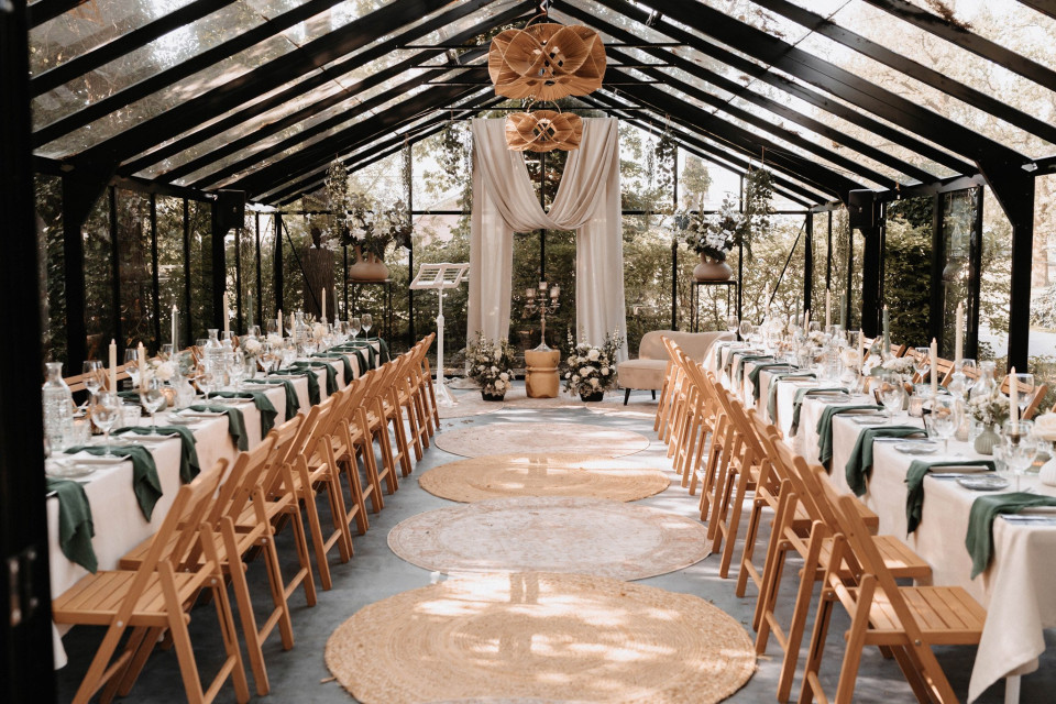 Outdoor Wedding Venues with Indoor Backup: How to Get the Best of Both Worlds