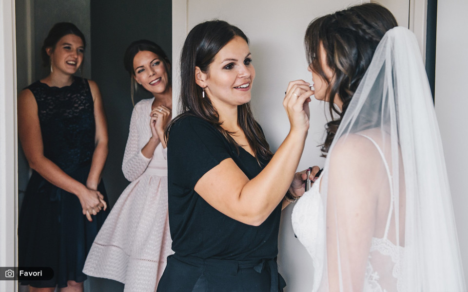 Bruidskapsel door Chantelle Alyssa Hair &amp; Make-Up overzicht