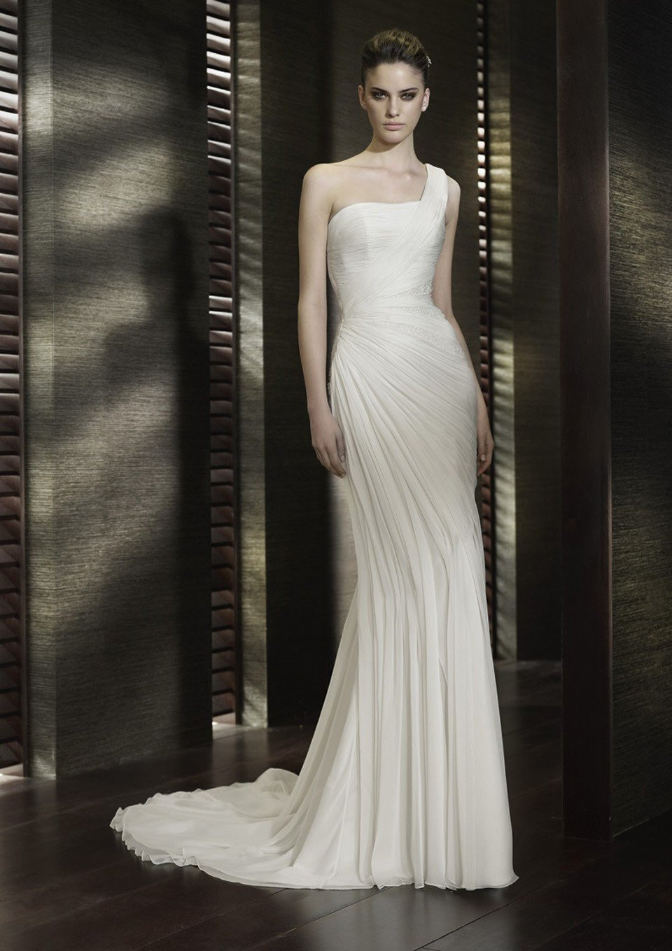 de one shoulder japon is een mooie trouwjurk