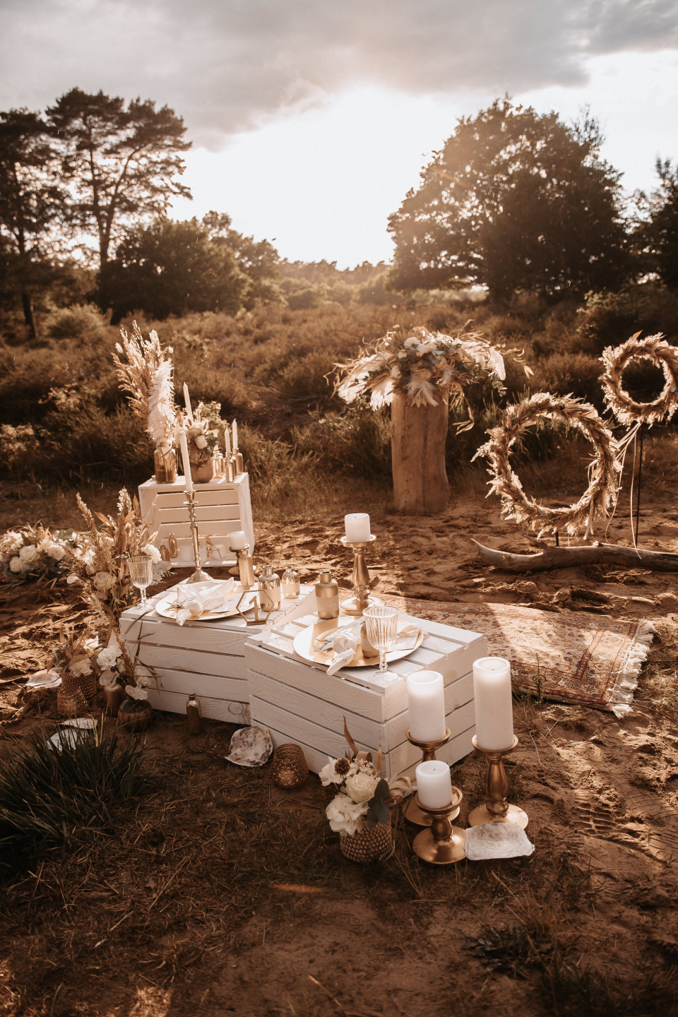 Boho Dekoration für eine Hochzeit im Freien