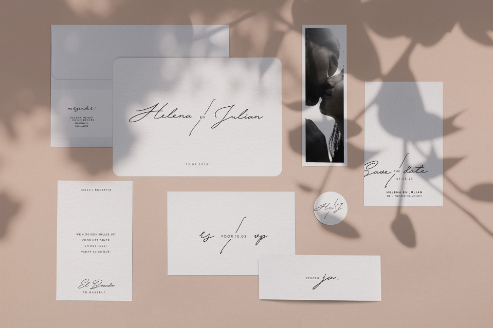 een bruiloftsuitnodiging en stationery set op een roze achtergrond